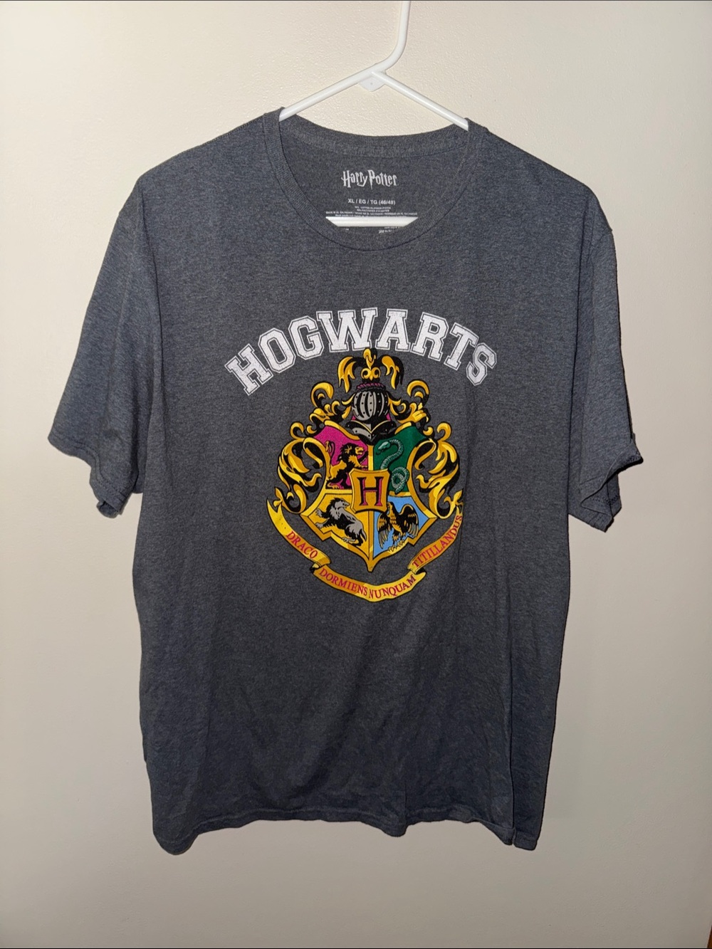 Warner Bros. Gray Hogwarts Crest Short Sleeve Tee